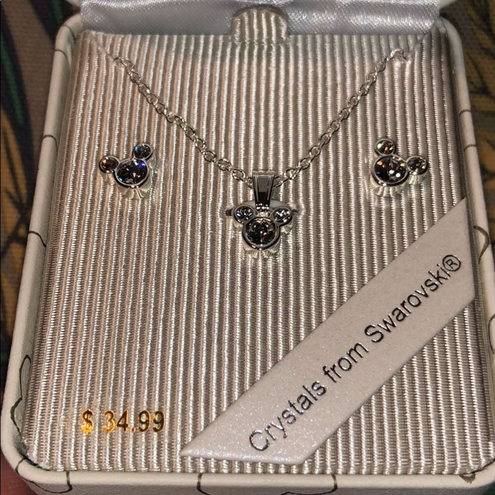 Necklace and earrings set